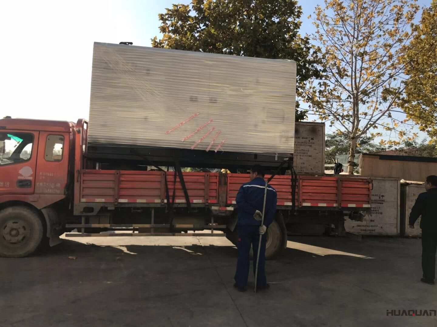 一臺120kw移動靜音拖車柴油發電機組于10月19日從華全動力順利發貨