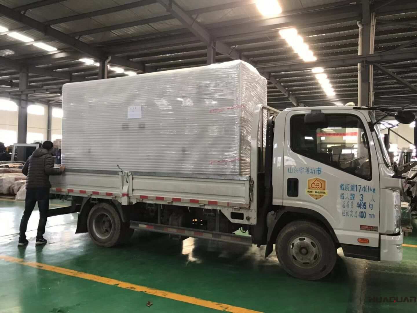 11月15日，楊先生從華全動力采購的一臺260kw靜音箱柴油發電機組已經承購發往河北省