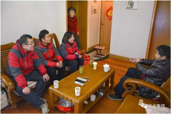 華全動(dòng)力黨支部慰問生病職工，并送去禮物