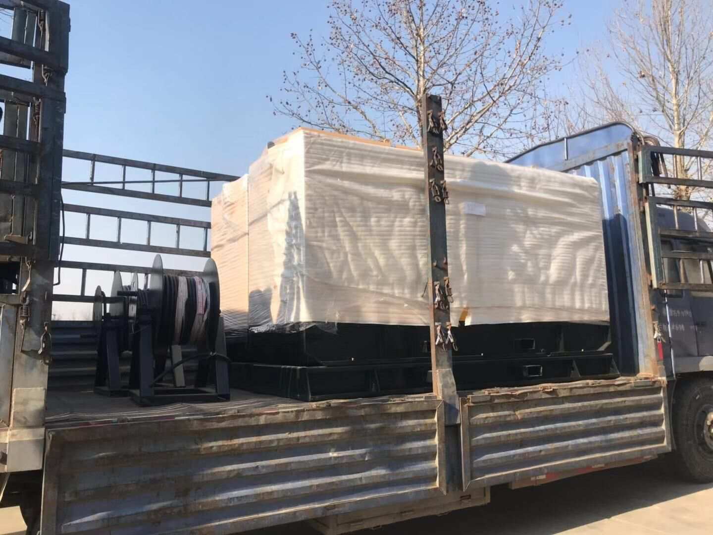 1月16日，謝先生從華全動力采購的380kw標(biāo)配柴油發(fā)電機(jī)組成功發(fā)往山東省